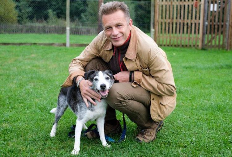 Chris Packham encourages owners to nominate their Pet heroes for a blue cross medal